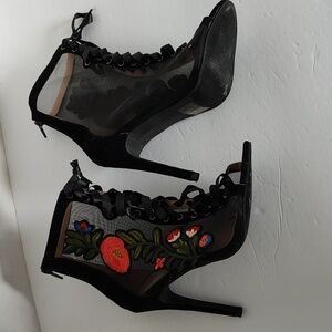 Black Mesh Embroidered Ankle Boots With Satin Laces Back Zipper Sz 8